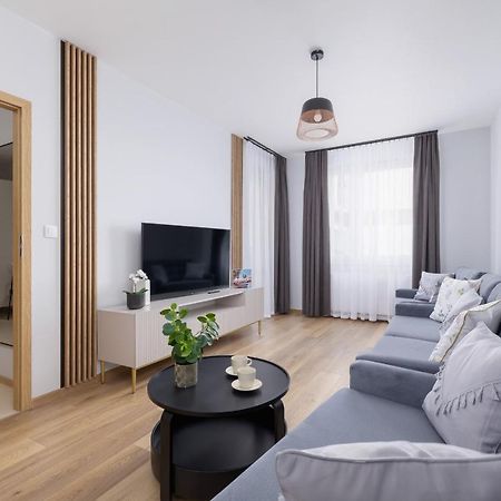 Osiedle Avia Harmonious Apartment With Balcony & Parking Cracow By Renters Prestige Cracóvia Exterior foto