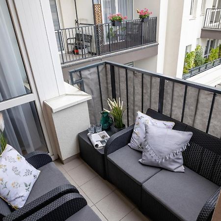 Osiedle Avia Harmonious Apartment With Balcony & Parking Cracow By Renters Prestige Cracóvia Exterior foto