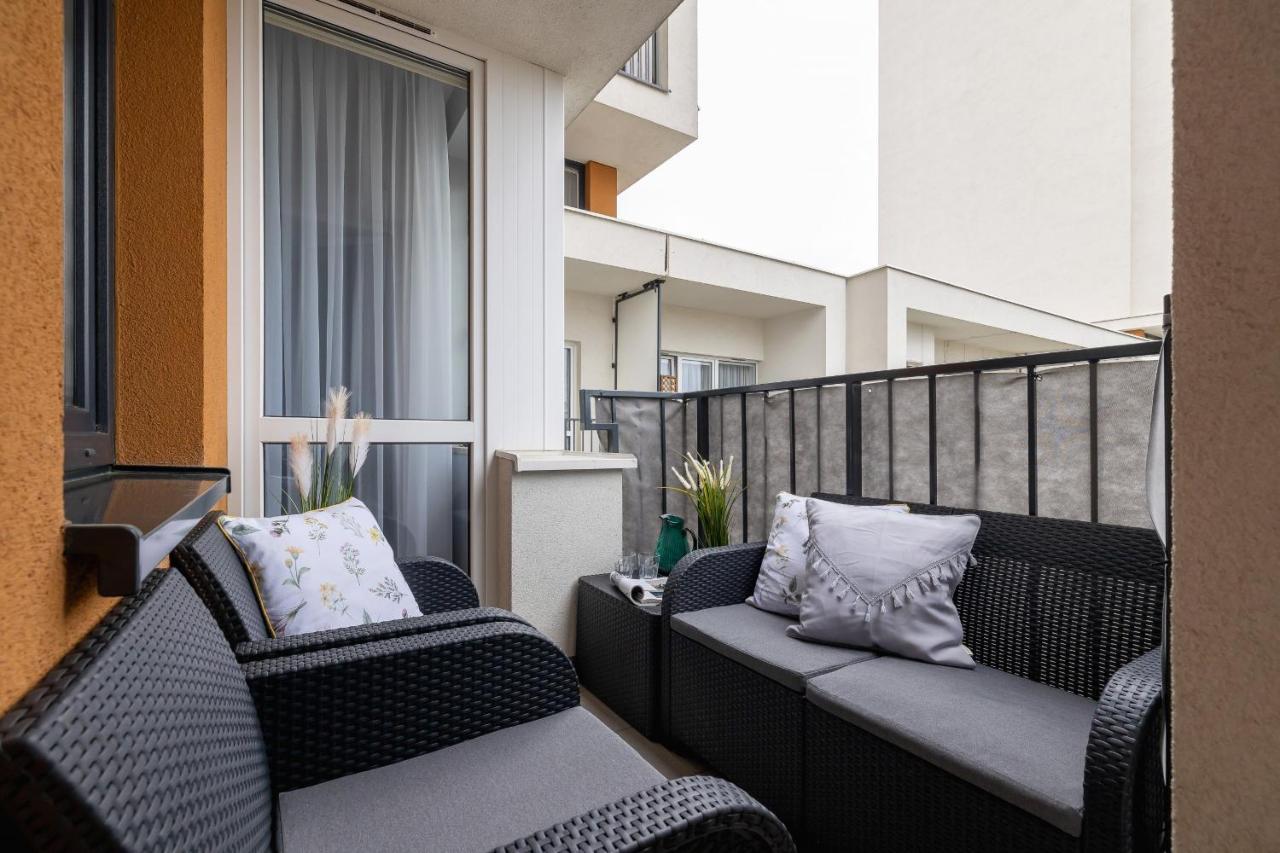 Osiedle Avia Harmonious Apartment With Balcony & Parking Cracow By Renters Prestige Cracóvia Exterior foto